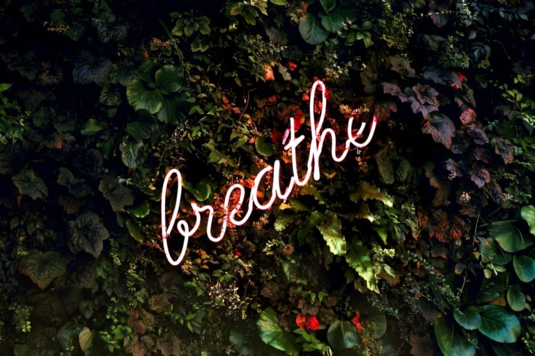 Stress bewältigen beschrieben durch das Wort breathe